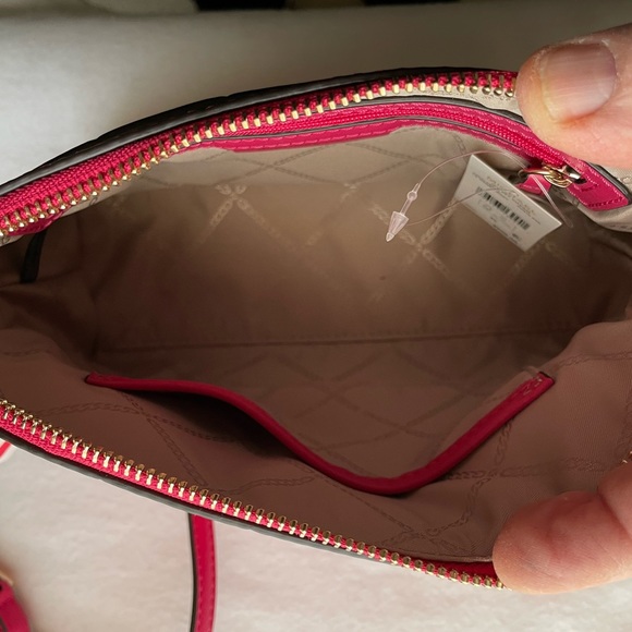 NWT Michael Kors Crossbody Handbag. - Picture 4 of 10